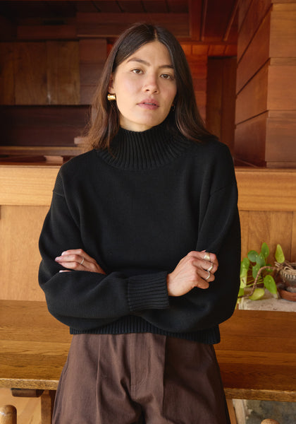 Crop Turtleneck Black – First Rite Clothing
